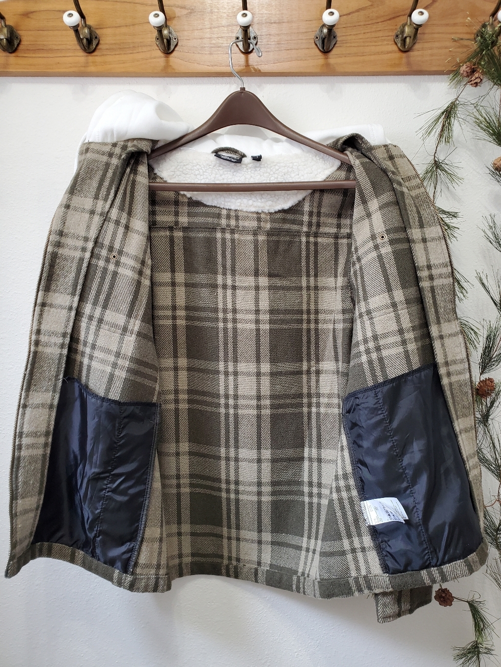 WeSC Liam Sherpa Hooded Plaid Shirt Jacket Unisex - Picture 4 of 13